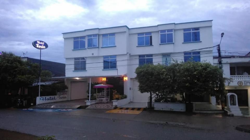 Hotel Tania Caucasia 외부 사진